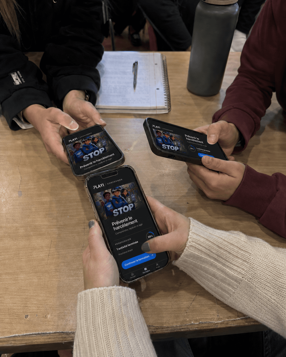 Teilnehmende treten Compagnon per Smartphone bei